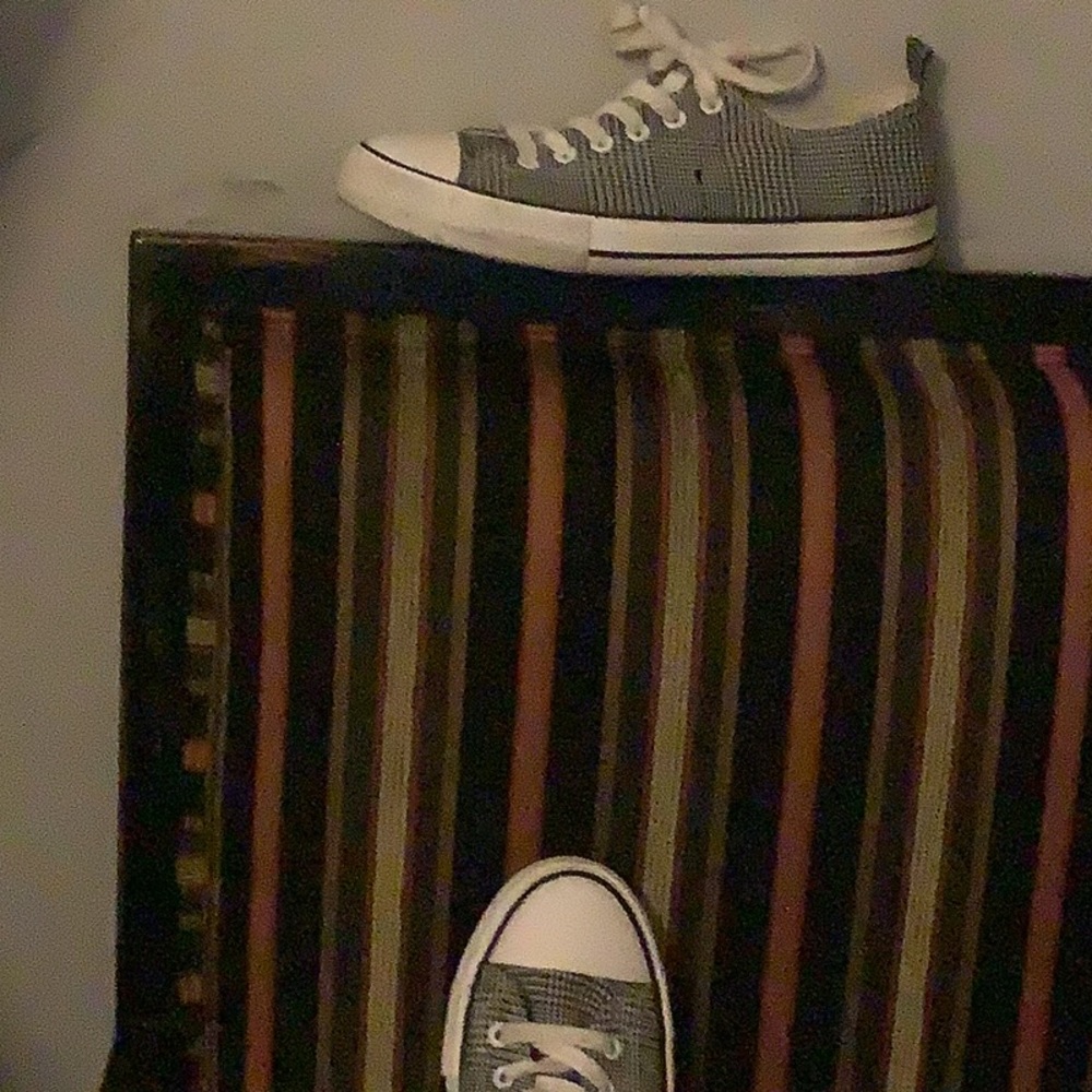 Sneakers - Picture 5 of 8